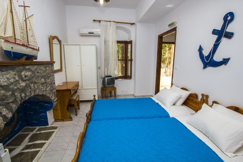 Symi Center Hotel Simi Quarto foto
